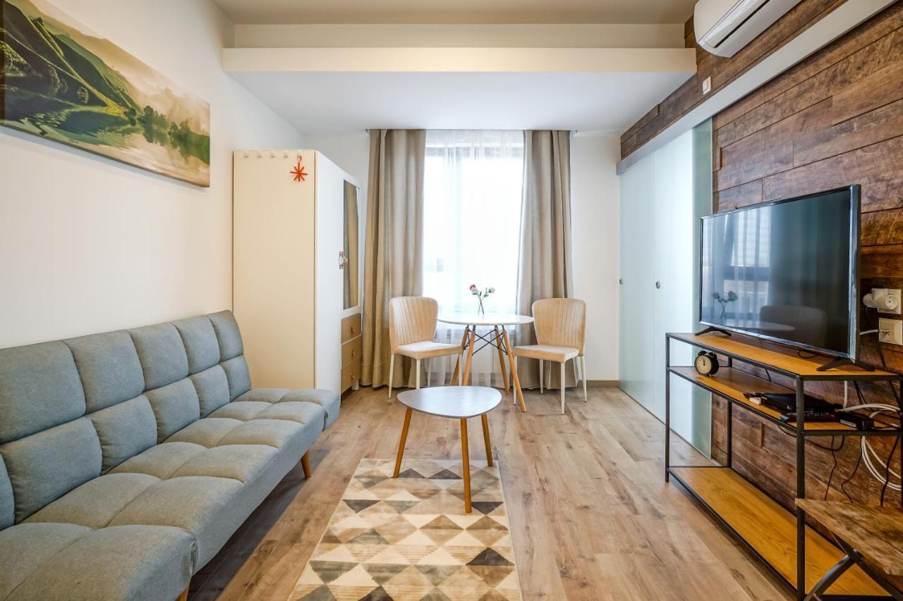 Bright Apartments Moments Away From Herastrau Park, Mall And Metro Bucharest Exterior photo